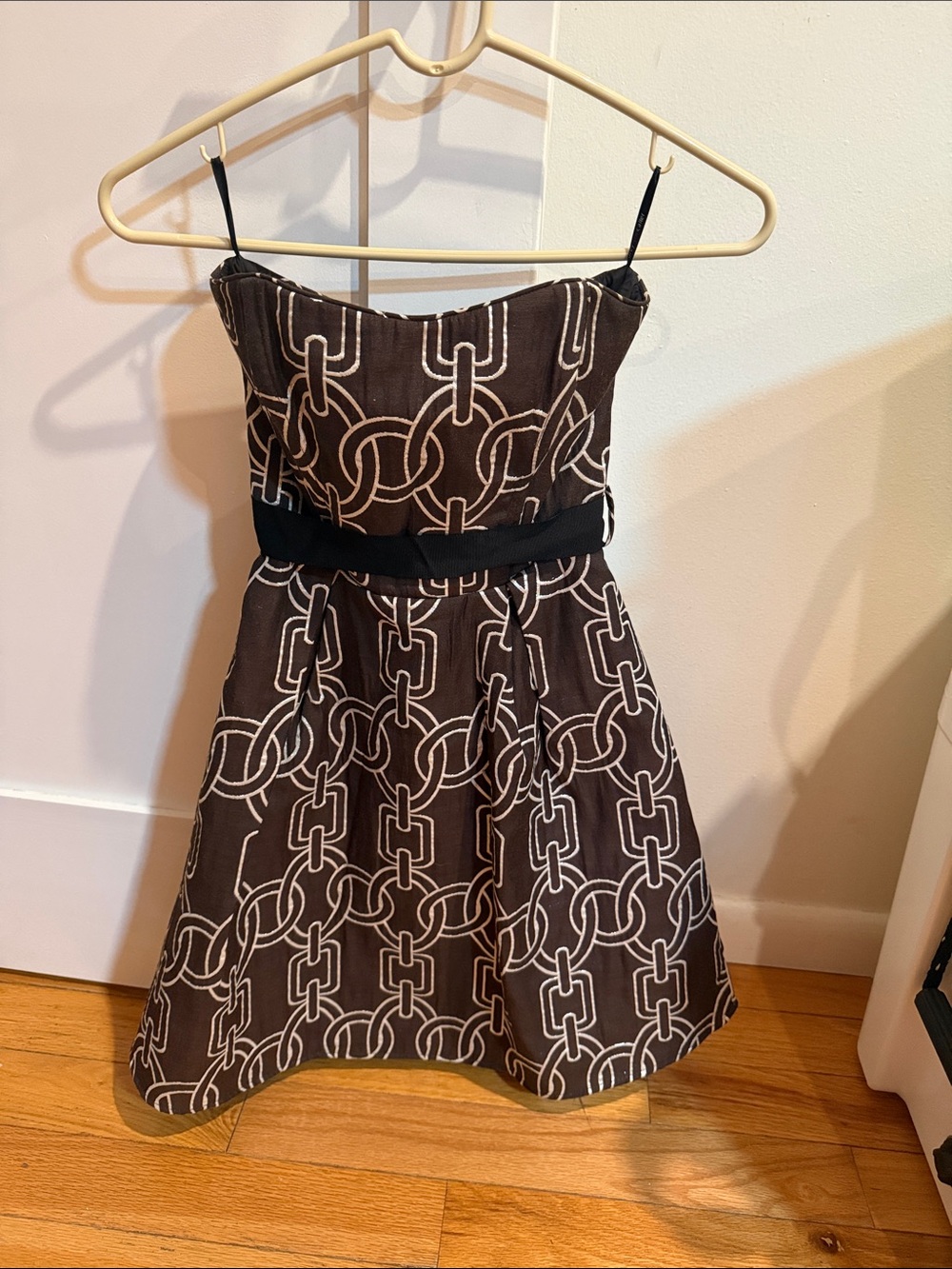Strapless Chain-Print A-Line Dress in Brown and White